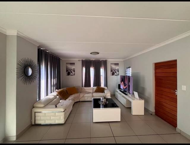 3 BEDROOM PROPERTY TO RENT IN THATCHFIELD